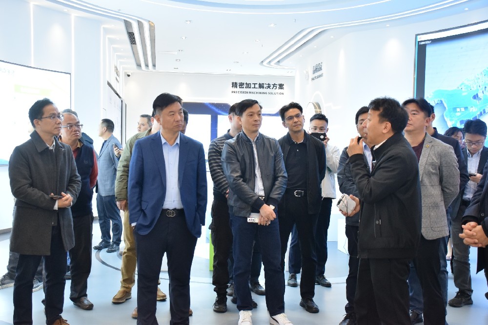 校友重聚 共話成長丨華南理工大學(xué)校友會考察團(tuán)參訪沃德精密科技
